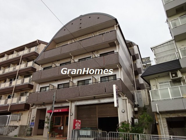 ロイヤルアークの外観