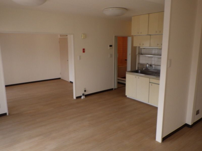 【居間・リビング】 | 秀和警固レジデンス | 別号室の写真になります。現況優先。