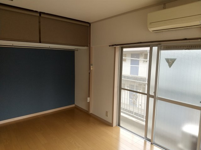 福家ビルの居間・リビング