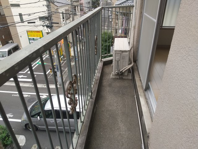 福家ビルのバルコニー