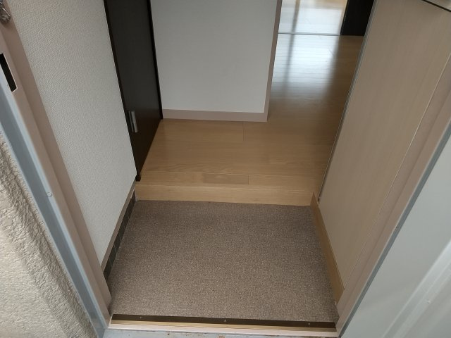 福家ビルの玄関