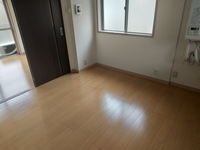 福家ビルの居間・リビング