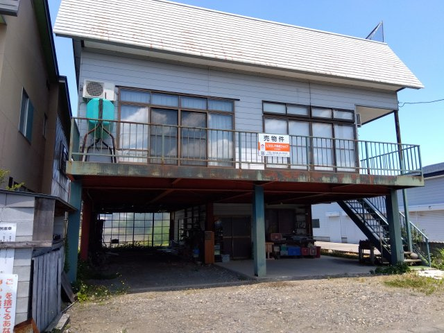 米沢市松が岬３丁目　二階建て中古住宅の外観