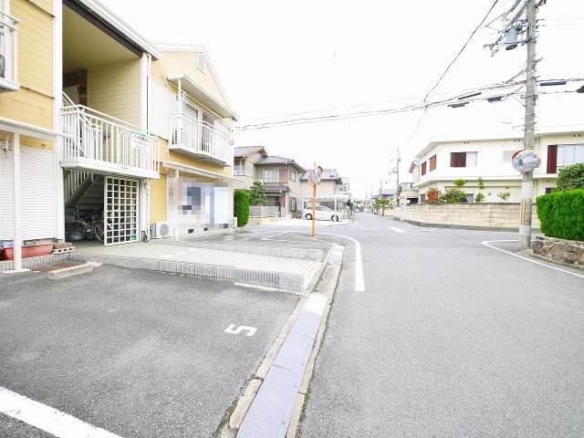 アビタシオン奈良Bの駐車場|駐車場に車を止められます