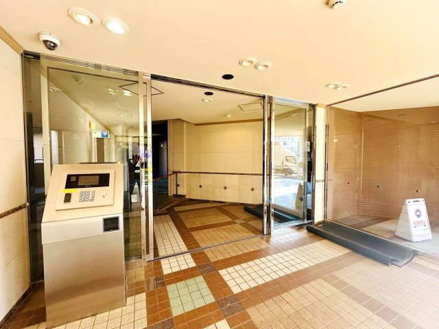 イーストパークス大島　サザンスクエア　5階　リフォーム済のエントランス