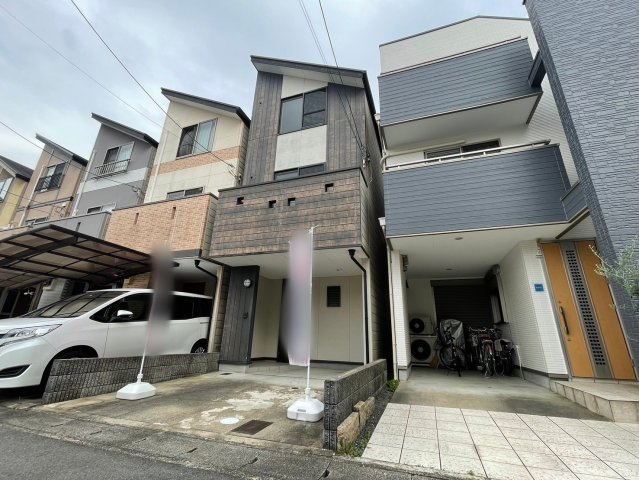 右・梅津罧原町の外観