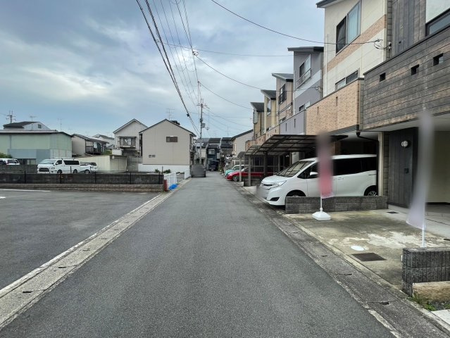 右・梅津罧原町の前面道路含む現地写真