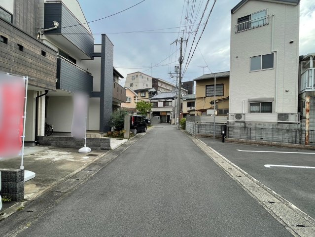 右・梅津罧原町の前面道路含む現地写真