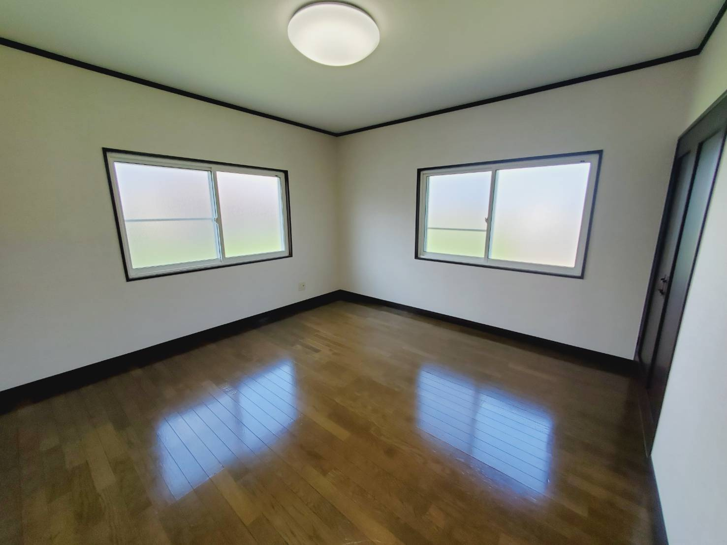 八戸市大字糠塚字前谷地の洋室