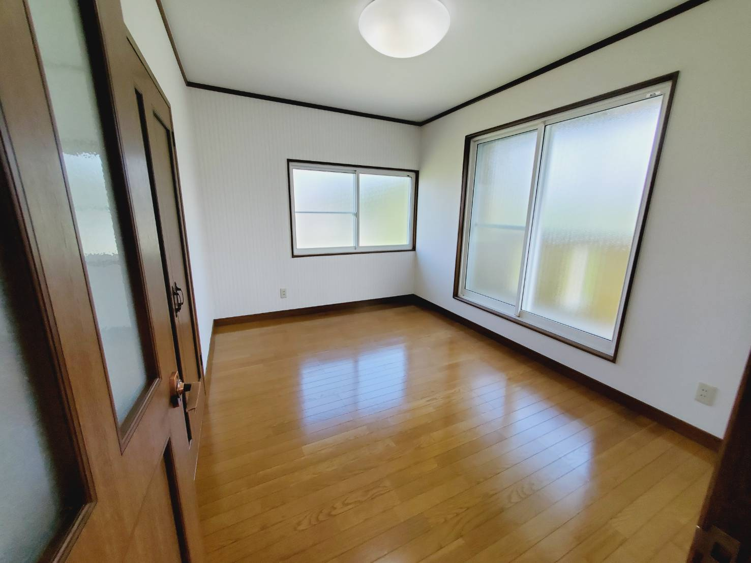 八戸市大字糠塚字前谷地の洋室
