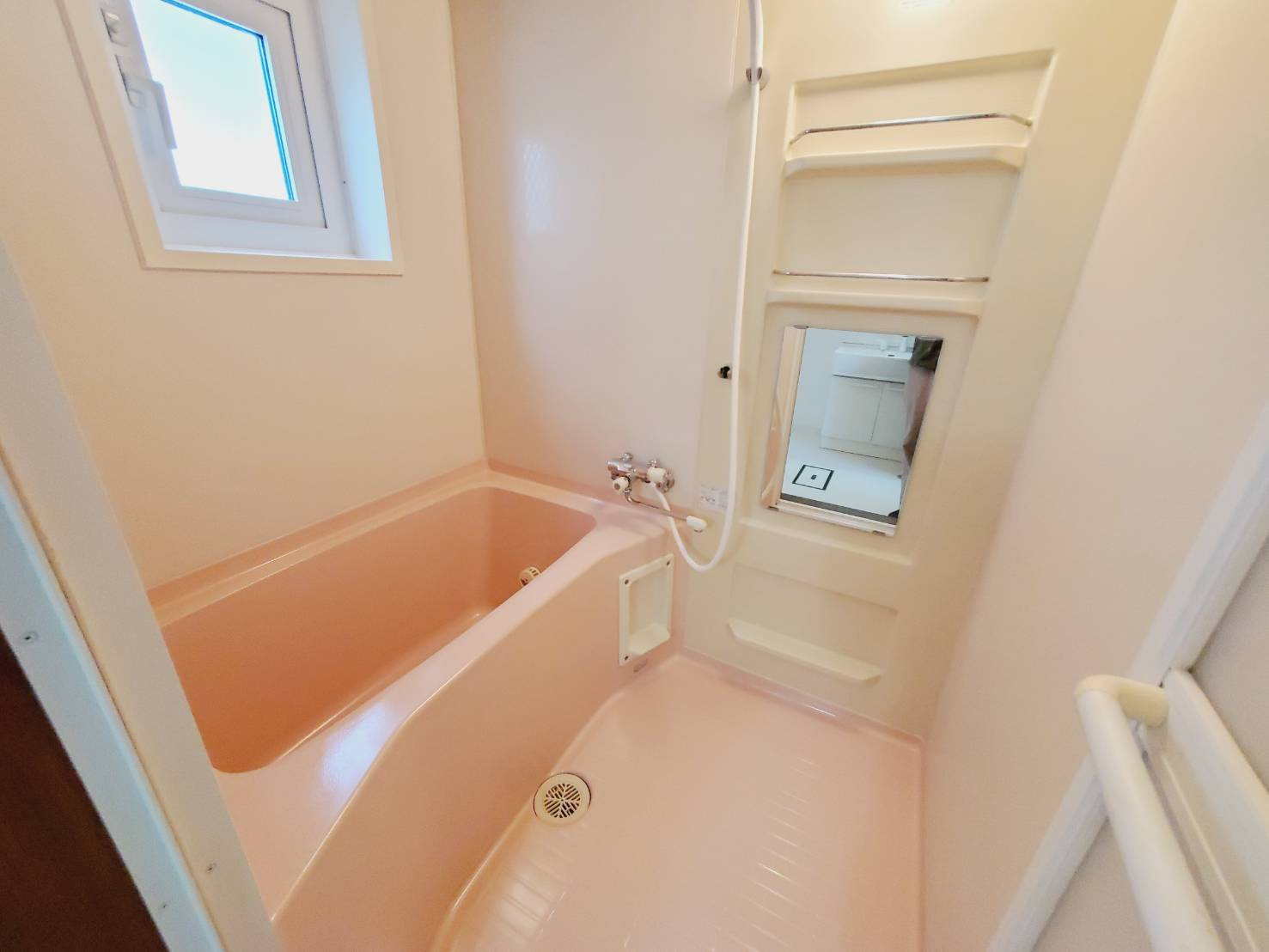 八戸市大字糠塚字前谷地の浴室