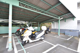 【駐車場】 | バイク置き場。空き区画の有無や駐輪料金、サイズおよび排気量規定などについては、改めてお問い合わせください。～即日のご見学可能～　お問合せはお気軽にどうぞ。