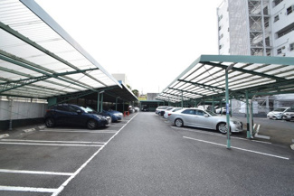 【駐車場】 | マンションの駐車場スペース。空きの有無や駐車料金、サイズ規定などについては、改めてお問い合わせください。～即日のご見学可能～　お問合せはお気軽にどうぞ。