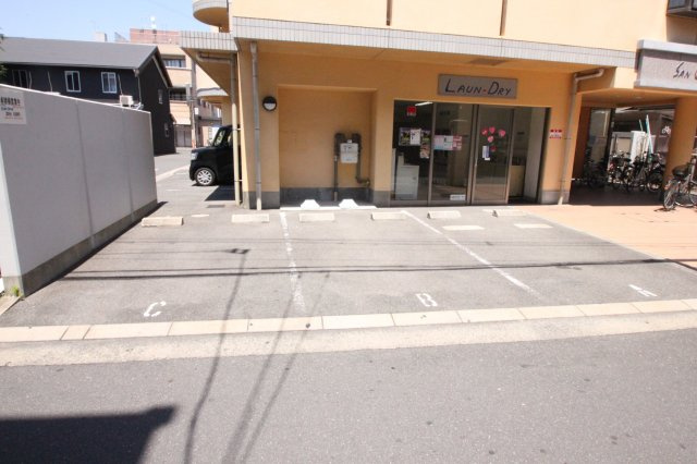 サンオークスマンションの駐車場