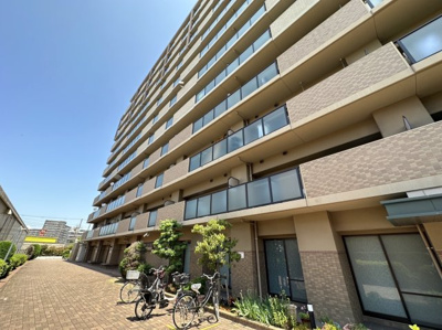 【バルコニー】 | アネティス鳳 | トランクルームありますよ！アウトドア用品の収納にも便利ですね！