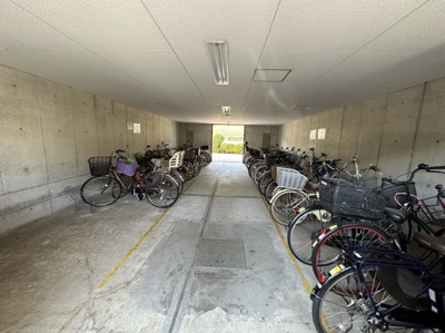 【その他共用部分】 | アネティス鳳 | スギ薬局まで約129ｍ！消耗品のお買い物に便利ですね！