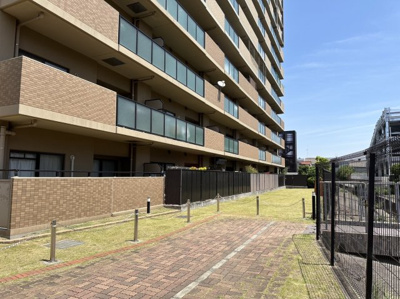 【バルコニー】 | アネティス鳳 | 【ＬＤＫ約１４．７帖】ゆとりあるリビングに家族の時間も増えますね♪