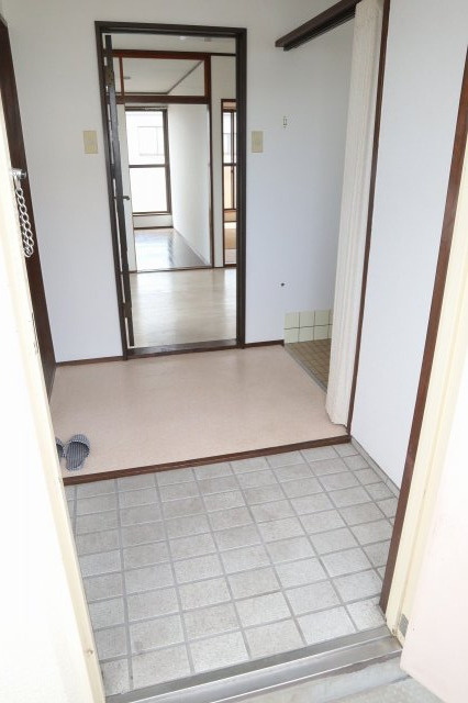 和歌山市松江中３丁目の賃貸マンションの玄関