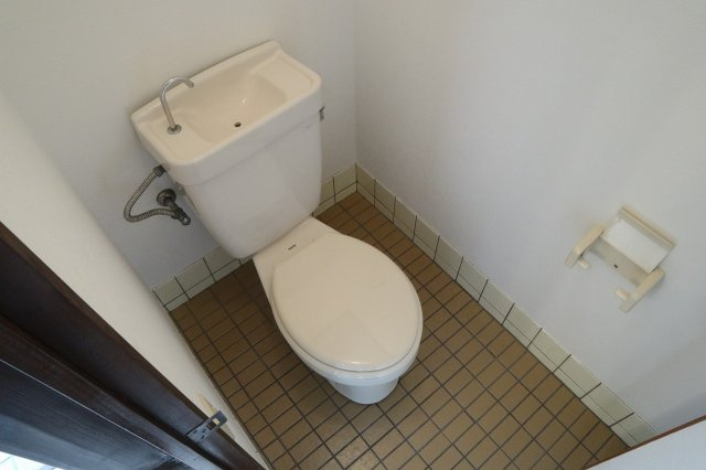 和歌山市松江中３丁目の賃貸マンションのトイレ