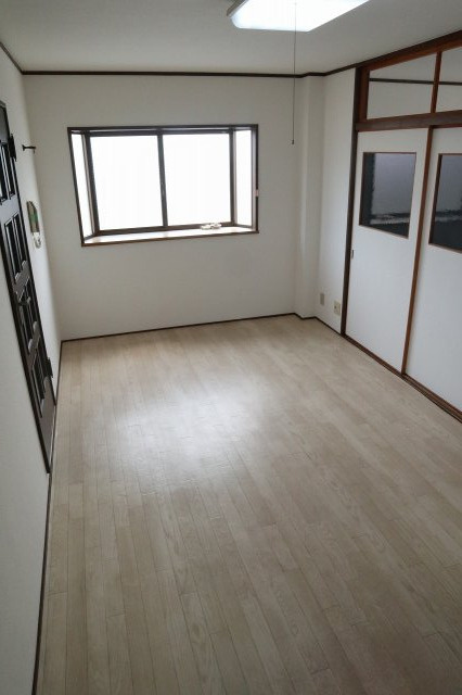 和歌山市松江中３丁目の賃貸マンションの居間・リビング