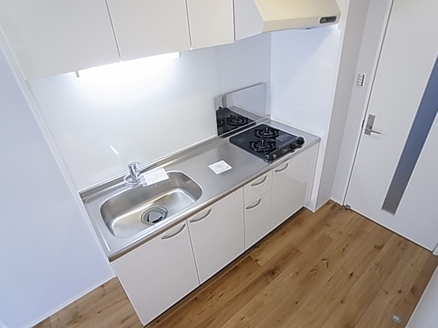 神戸市兵庫区湊町４丁目の賃貸マンションのキッチン|システムキッチン（ガス２口）