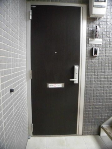 ブライトコート花繰 B棟のエントランス|B102 玄関