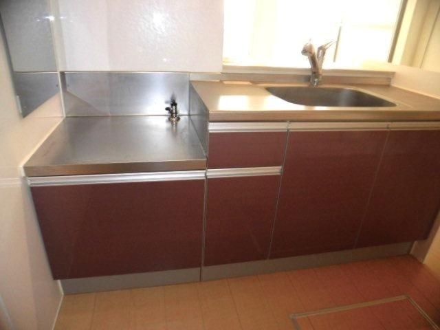 ブライトコート花繰 B棟のキッチン|B102 対面カウンターキッチン