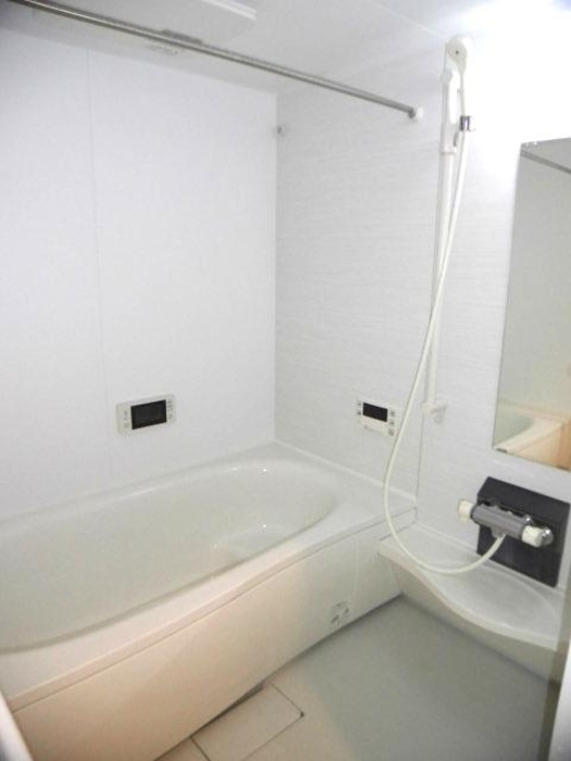 ブライトコート花繰 B棟の浴室|B102ン換気乾燥機付き浴室