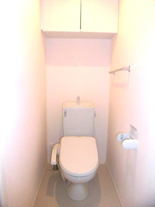 ブライトコート花繰 B棟のトイレ|B102 温水洗浄暖房便座