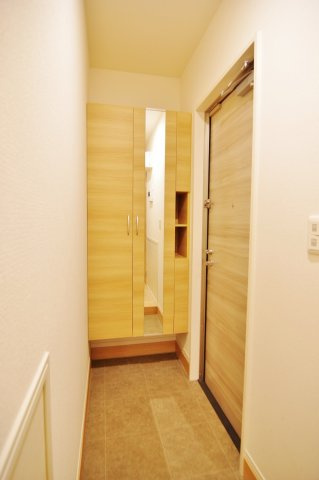 Tスクエア越ヶ谷の玄関