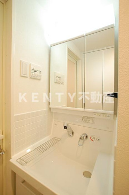 【洗面所】 | グランドコンシェルジュ蒲田 | 忙しい朝には欠かせない洗面所です