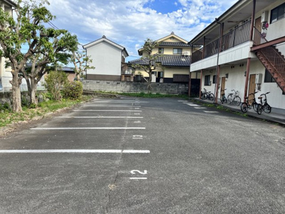 【駐車場】 | 淡窓ハイムⅢ | 車をお持ちの方に嬉しい駐車場付きの物件です
