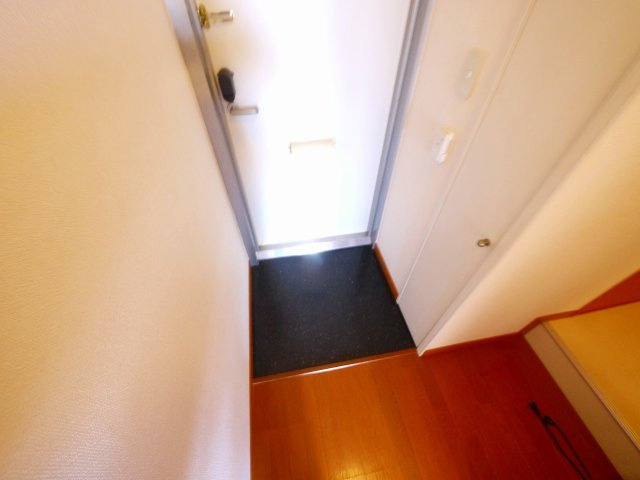 レオパレスＦｏｎｄ　Ｖｉｌｌａｇｅの玄関|ゆったりとした玄関です