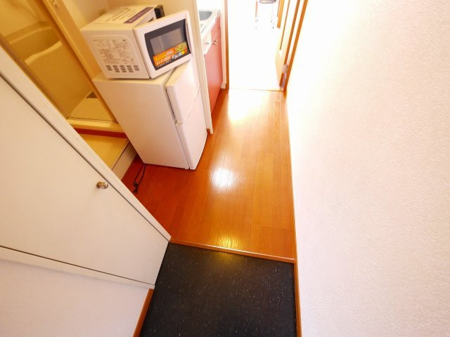 レオパレスＦｏｎｄ　Ｖｉｌｌａｇｅの玄関|明るい玄関です