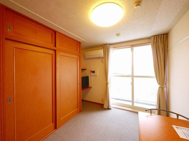 レオパレスＦｏｎｄ　Ｖｉｌｌａｇｅの居間・リビング|ゆったりとした居間です