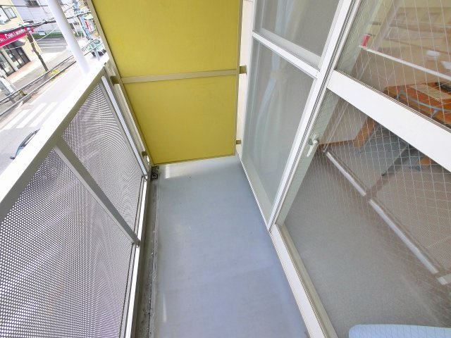 レオパレスＦｏｎｄ　Ｖｉｌｌａｇｅのバルコニー|暖かな日差しのふりそそぐバルコニー