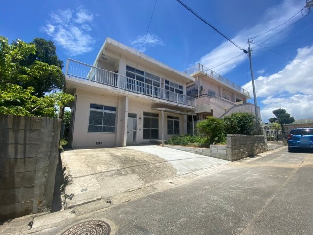 名護市宮里5丁目　中古戸建の前面道路含む現地写真