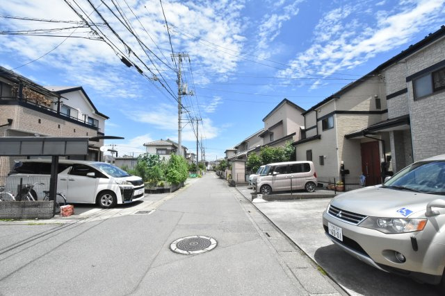 北本市東間　売地の前面道路含む現地写真