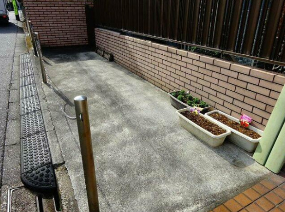 【駐車場】