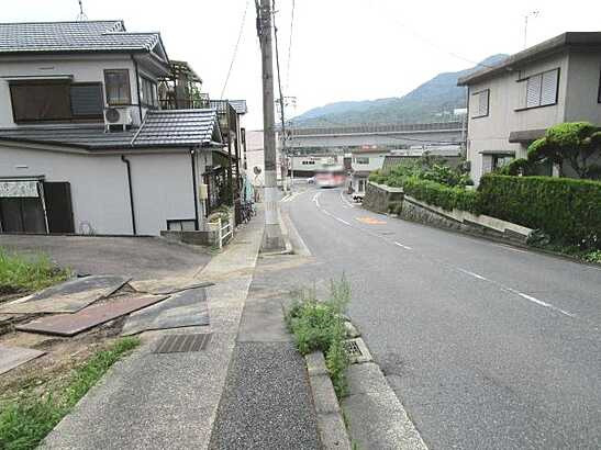 【前面道路含む現地写真】