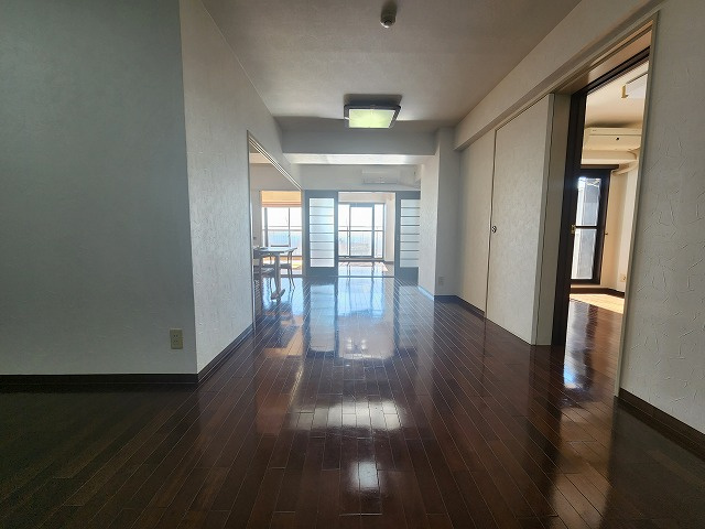 スカイステージ３３の居間・リビング|広々としたリビングです