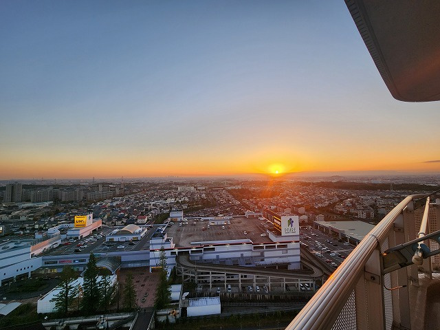 スカイステージ３３の展望|22階からの眺望は非常に綺麗です。写真の通り、綺麗な夕日が見えますよ
