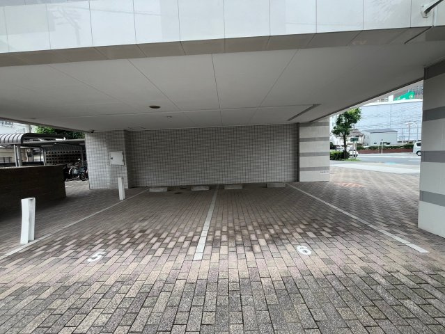 NORTH VILLAGE参番館の駐車場