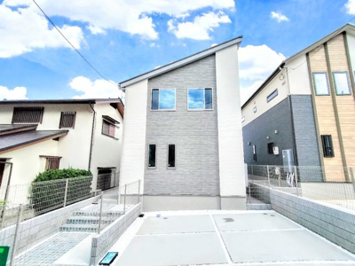 【外観】 | ◇◆千代ヶ丘8丁目新築全3棟3号棟◆◇ | ◆堂々たる趣ながら、主張し過ぎずどこか余裕を感じさせるシャープなフォルムで佇む邸宅は、晴天の空と照らし合わせる事で、本来あるべき完成形の姿を見せてくれます。