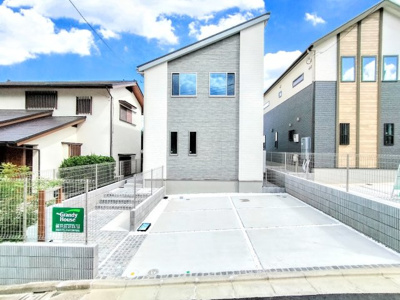 【外観】 | ◇◆千代ヶ丘8丁目新築全3棟3号棟◆◇ | ◆一戸建てを中心とした街並みが整然と続き、周辺は高い建物が建っていないので、緑の多い閑静な趣を感じる環境です。街並みや周辺環境も重要なポイントです！！