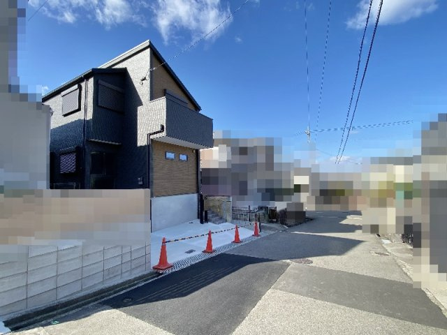 明石市松が丘3丁目　新築戸建の前面道路含む現地写真