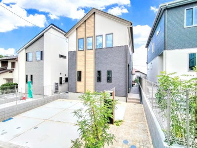 【外観】 | ◇◆千代ヶ丘8丁目新築全3棟2号棟◆◇ | ◆堂々たる趣ながら、主張し過ぎずどこか余裕を感じさせるシャープなフォルムで佇む邸宅は、晴天の空と照らし合わせる事で、本来あるべき完成形の姿を見せてくれます。