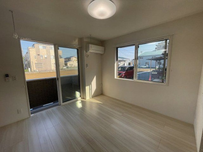 【居間・リビング】 | ウィステリア | 別のお部屋の写真です