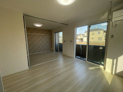 【居間・リビング】 | ウィステリア | 別のお部屋の写真です
