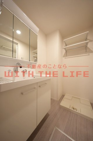 グランデシェチオ千本杉Ⅱ【キャッシュバック対象物件】の洗面所|ゆったりとスペースのある洗面所